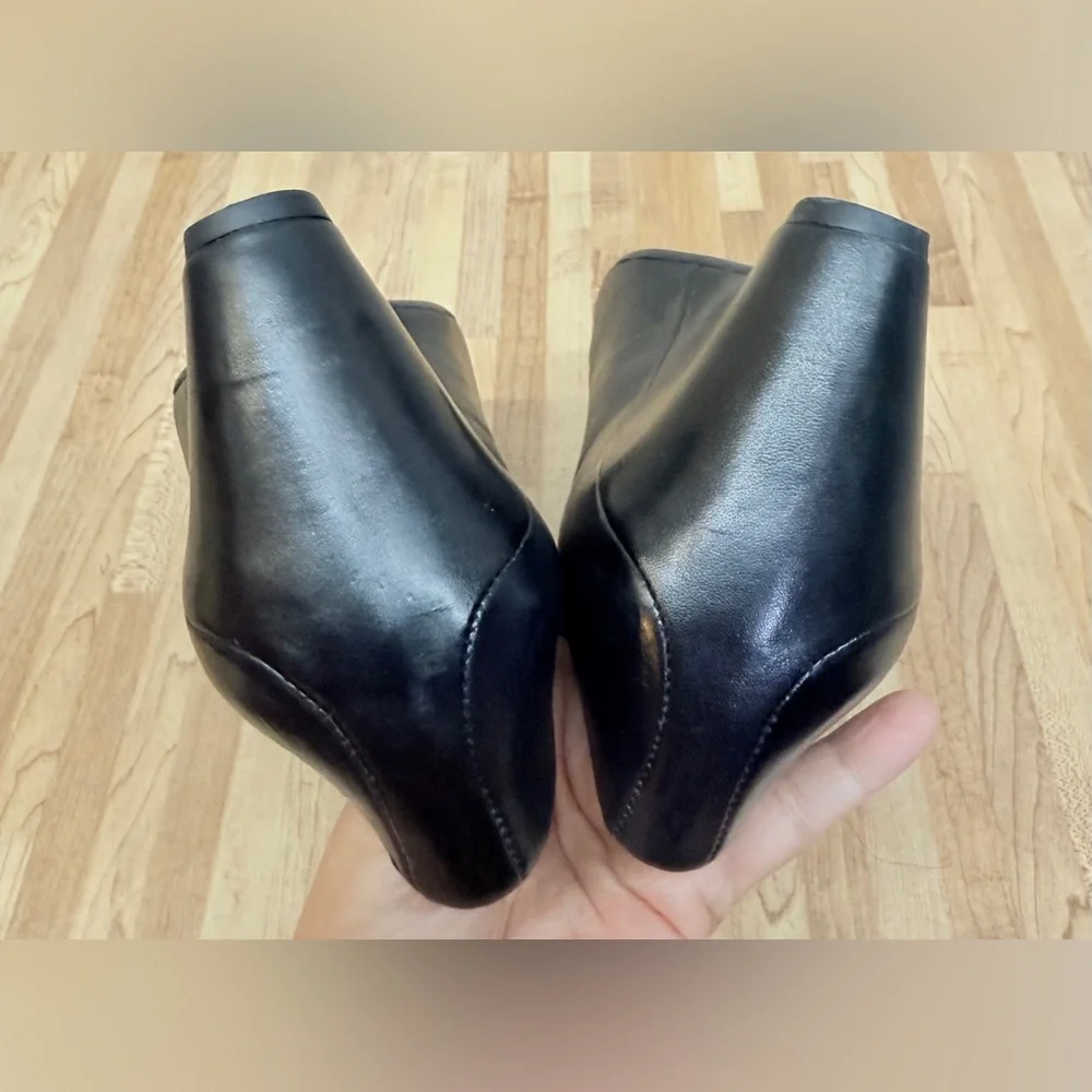 Ecco Black Leather Wedge Heels Round Toe Slip On Shoes Sz 39 (US 8.5)